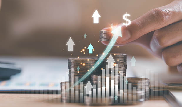 Coins in human hands and an arrow icon ,Financial interest rates and mortgage interest rates ,investment growth percentage and interest on deposits ,an increase in interest rates ,Retirement returns